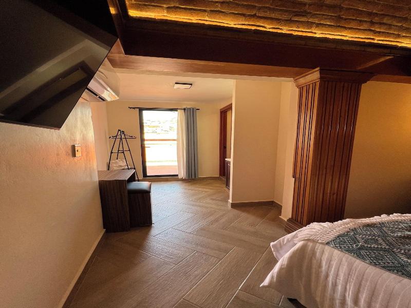 Suites Del Jardín Principal image