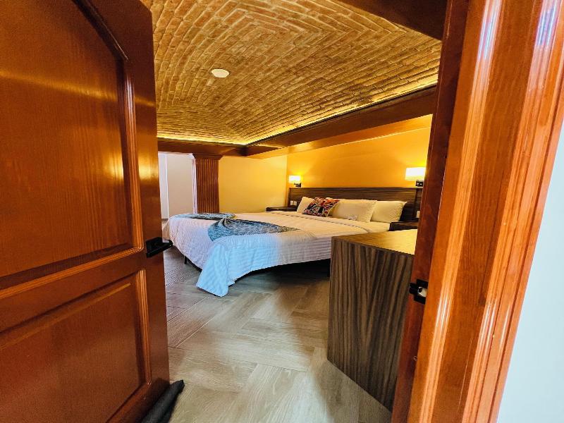 Suites Del Jardín Principal image