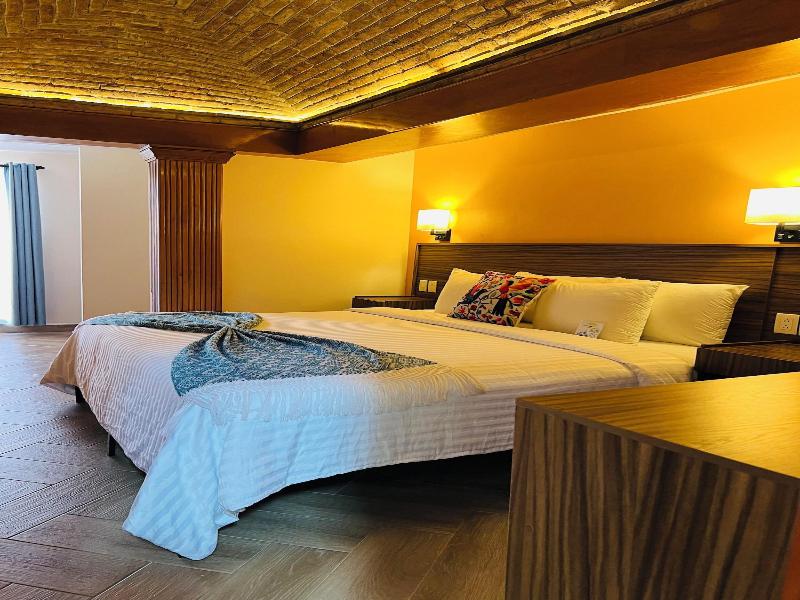 Suites Del Jardín Principal image