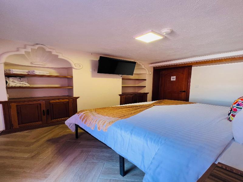 Suites Del Jardín Principal image