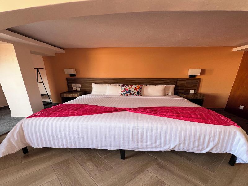 Suites Del Jardín Principal image