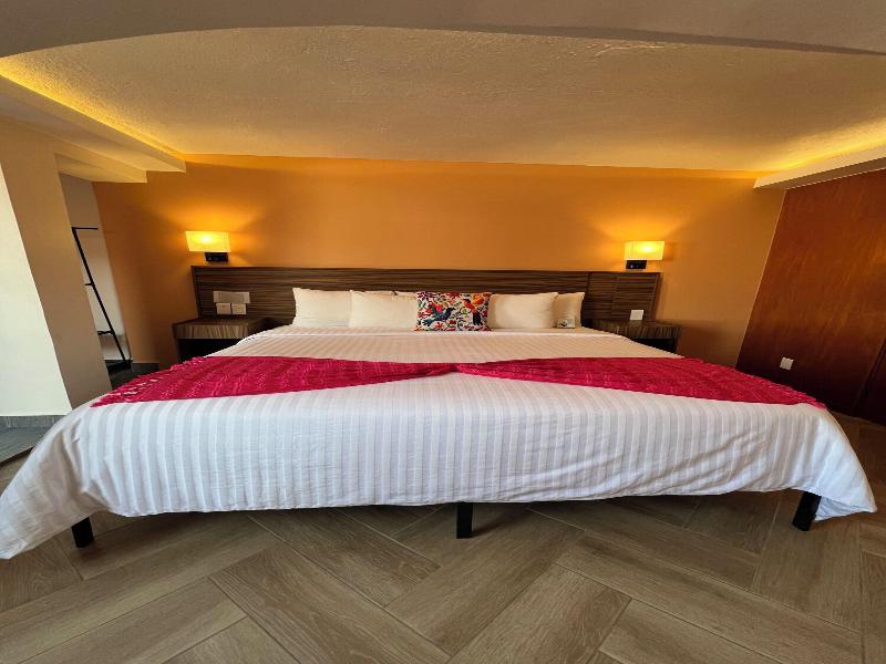Suites Del Jardín Principal image