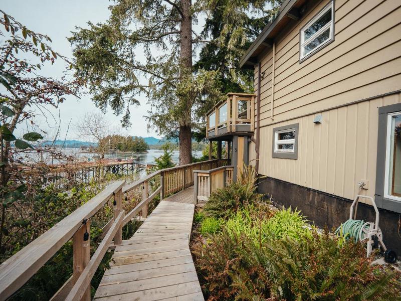 The Shoreline Tofino