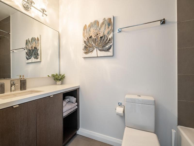 Charming Yorkville Condos — photo 52