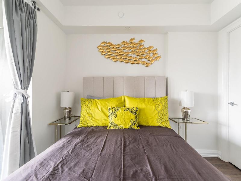 Charming Yorkville Condos — photo 39