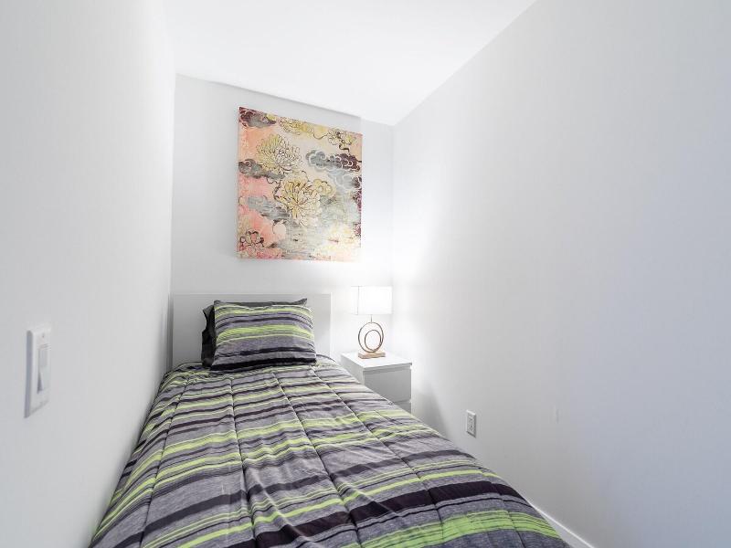 Charming Yorkville Condos — photo 9