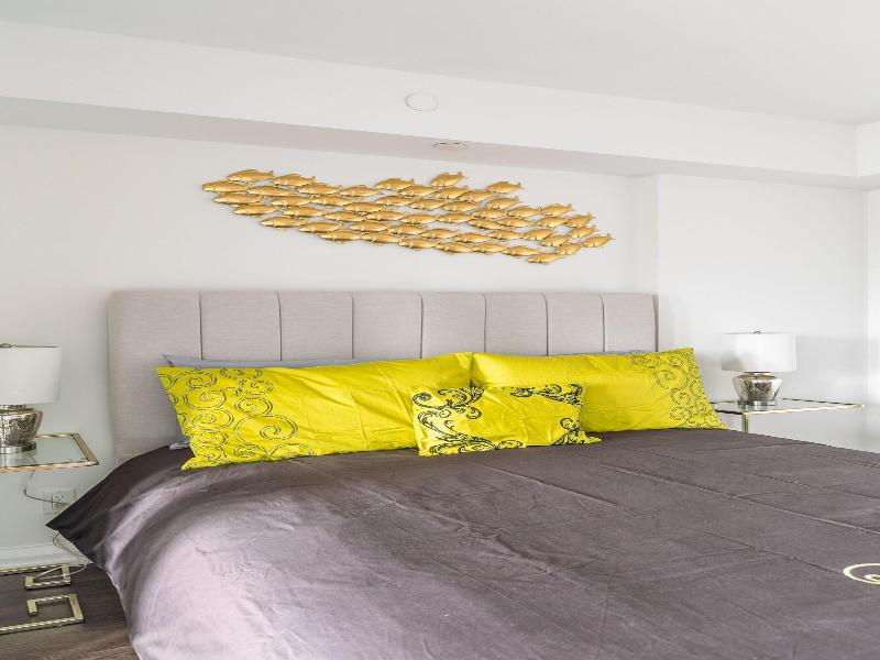 Charming Yorkville Condos — photo 7