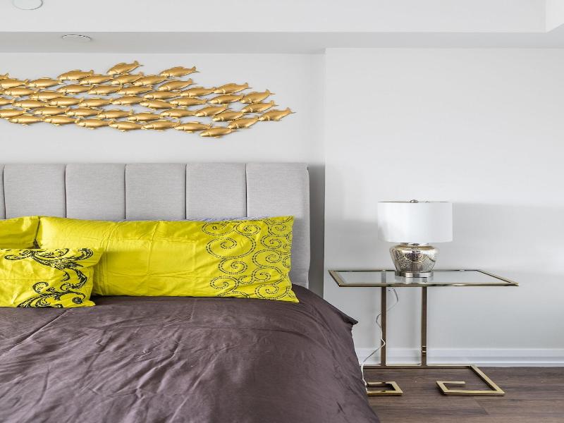 Charming Yorkville Condos — photo 4