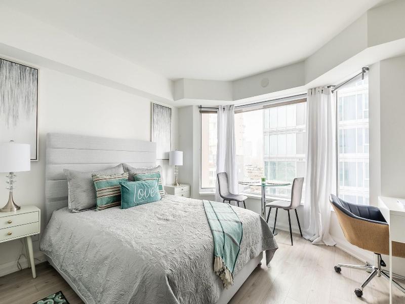 Charming Yorkville Condos — photo 33