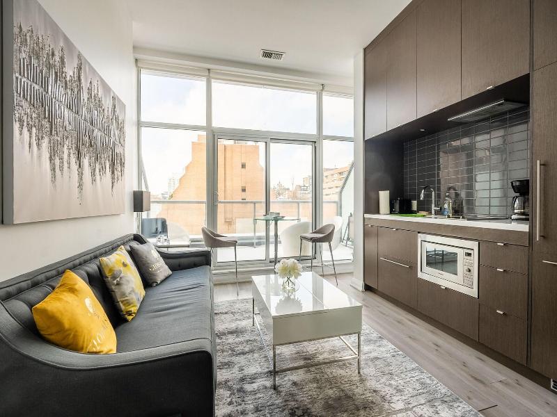 Charming Yorkville Condos — photo 32