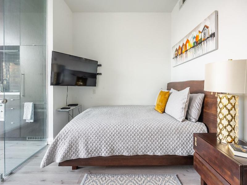 Charming Yorkville Condos — photo 30