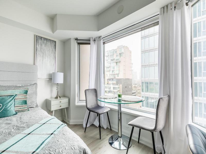 Charming Yorkville Condos — photo 29
