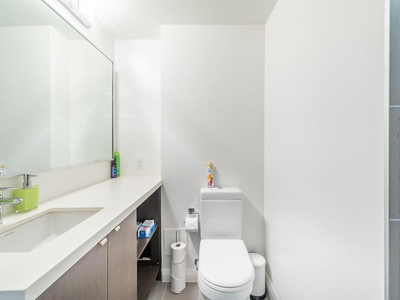 Charming Yorkville Condos — photo 28