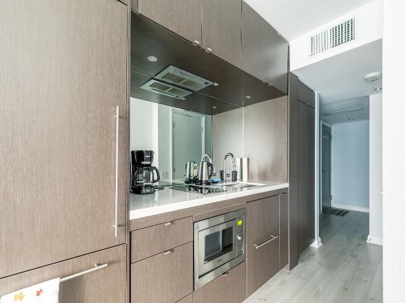 Charming Yorkville Condos — photo 38