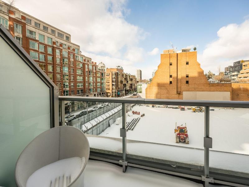 Charming Yorkville Condos — photo 63