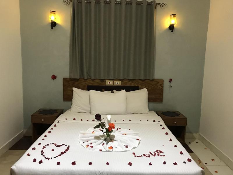 Pyramids Paradise Hotel image