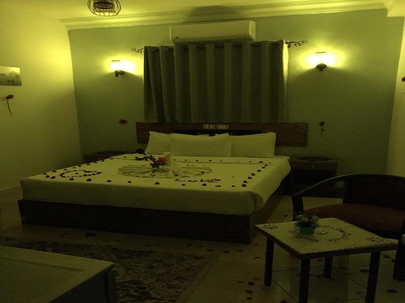 Pyramids Paradise Hotel image
