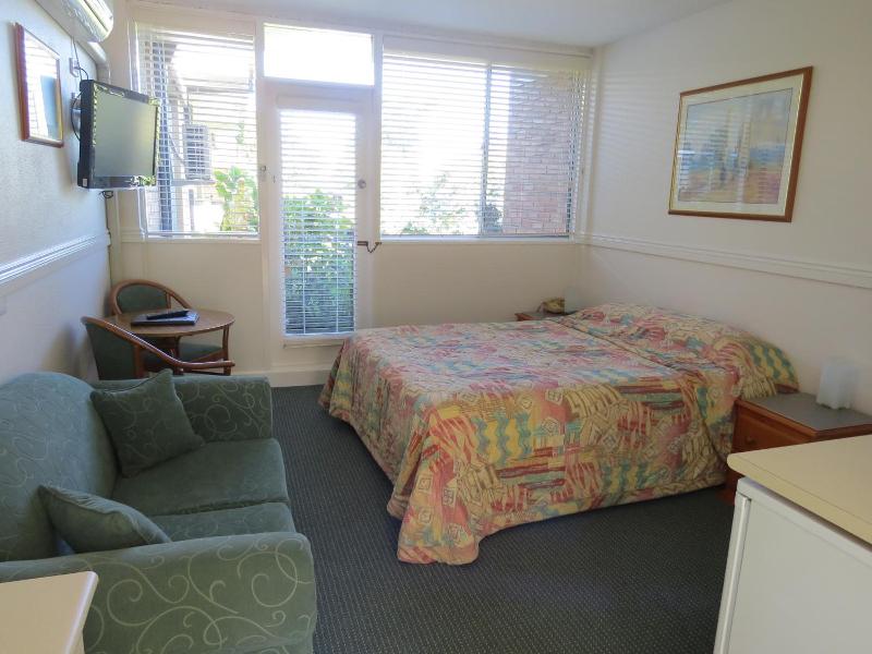 Golfview Lodge image