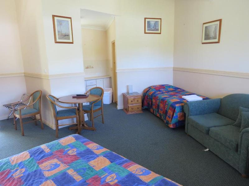 Golfview Lodge image