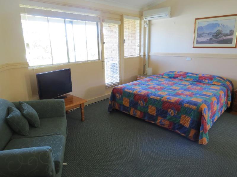 Golfview Lodge image