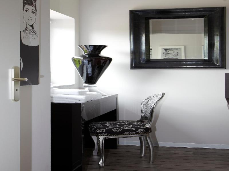Au Petit Manoir image