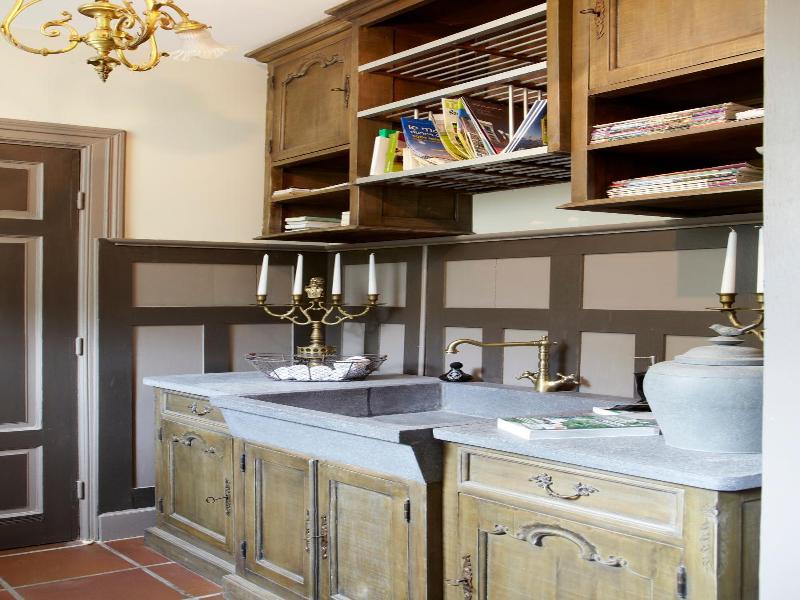 Au Petit Manoir image