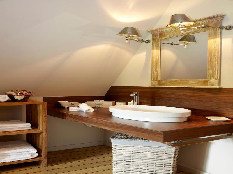 Au Petit Manoir image