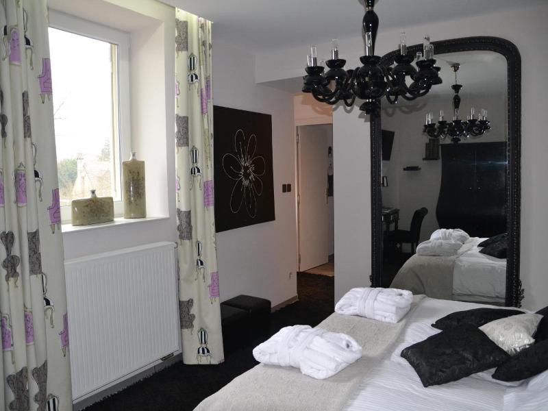 Au Petit Manoir image