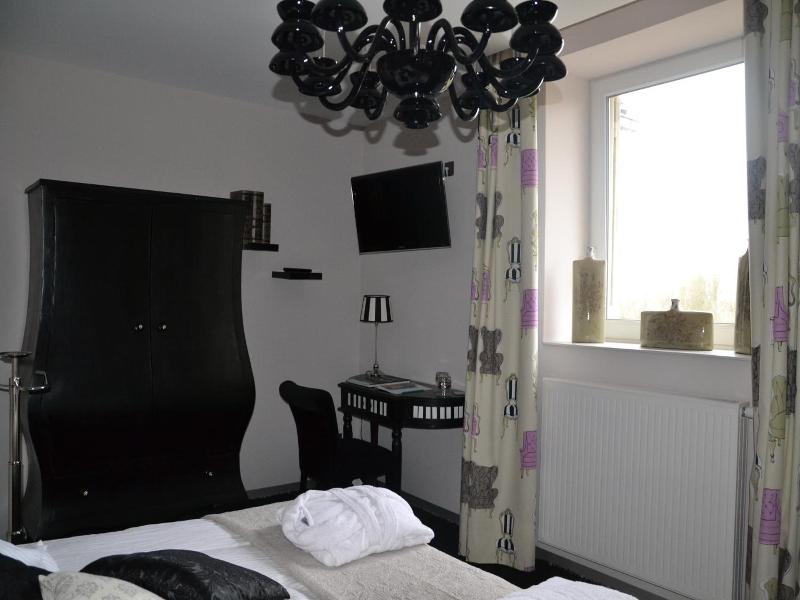 Au Petit Manoir image