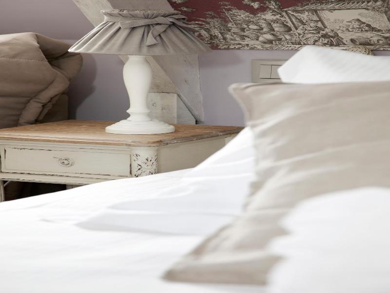 Au Petit Manoir image