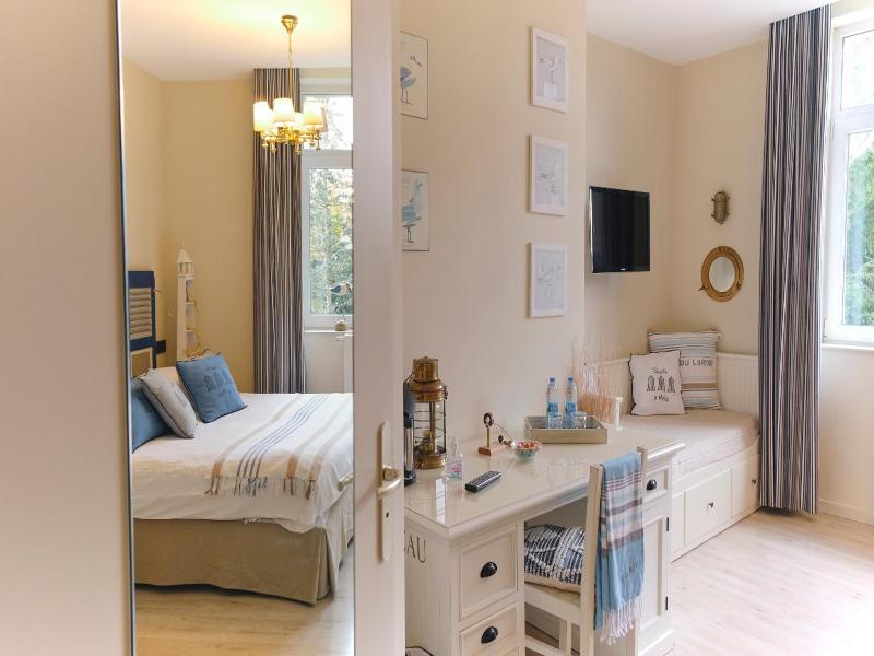 Au Petit Manoir image