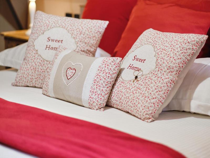 Au Petit Manoir image