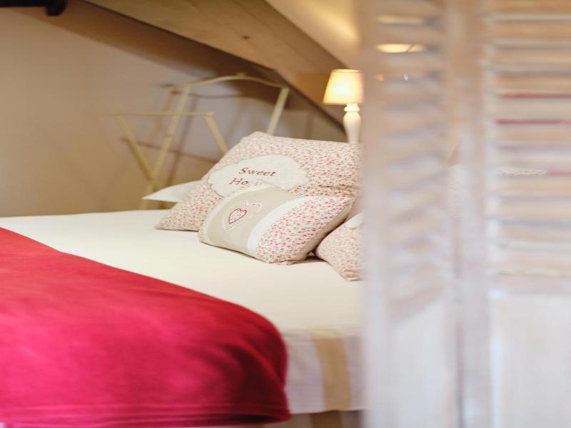 Au Petit Manoir image