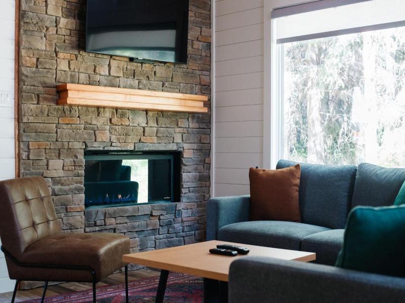 Overlander Mountain Lodge image