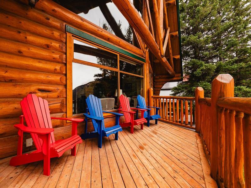 Overlander Mountain Lodge image