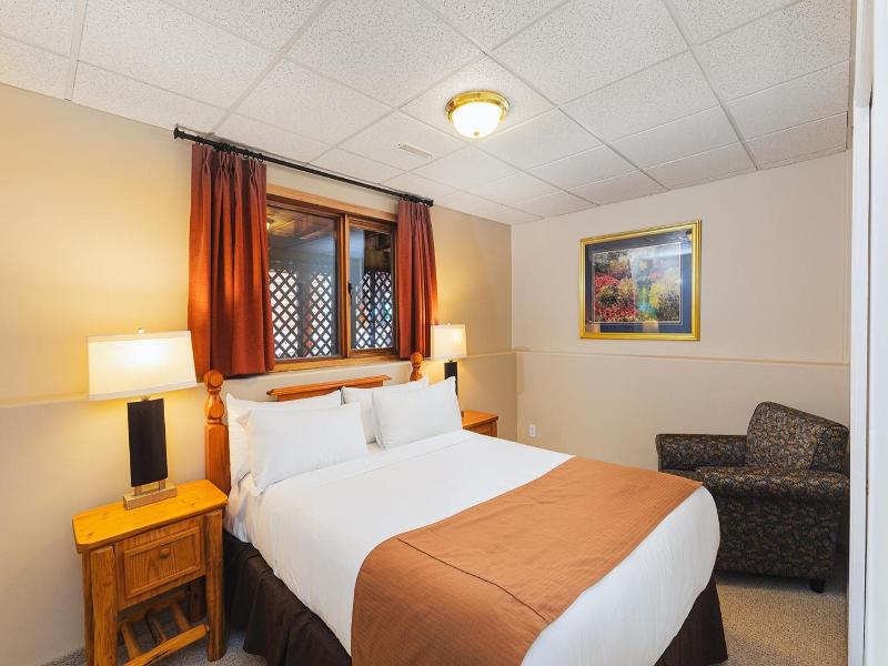 Overlander Mountain Lodge image