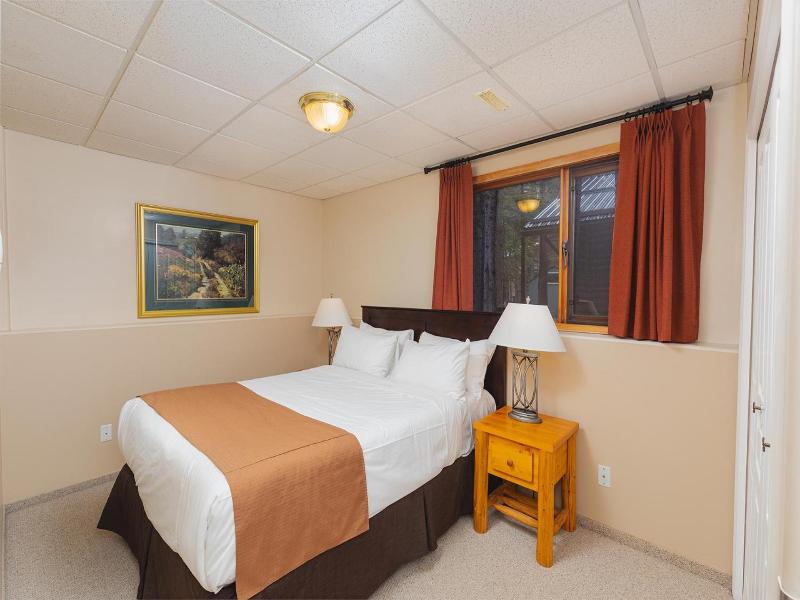 Overlander Mountain Lodge image