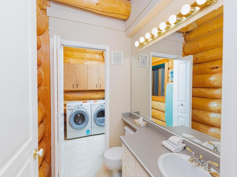 Overlander Mountain Lodge image
