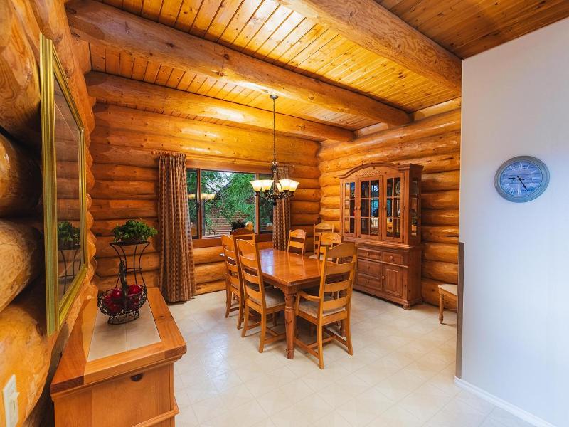 Overlander Mountain Lodge image