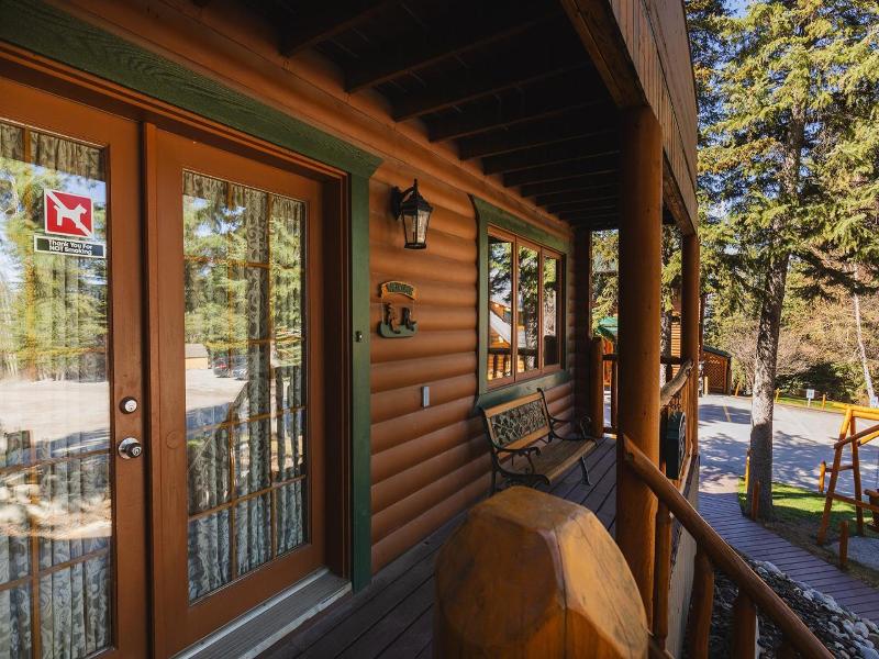 Overlander Mountain Lodge image