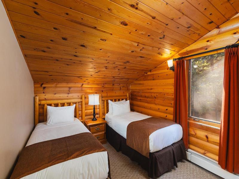 Overlander Mountain Lodge image