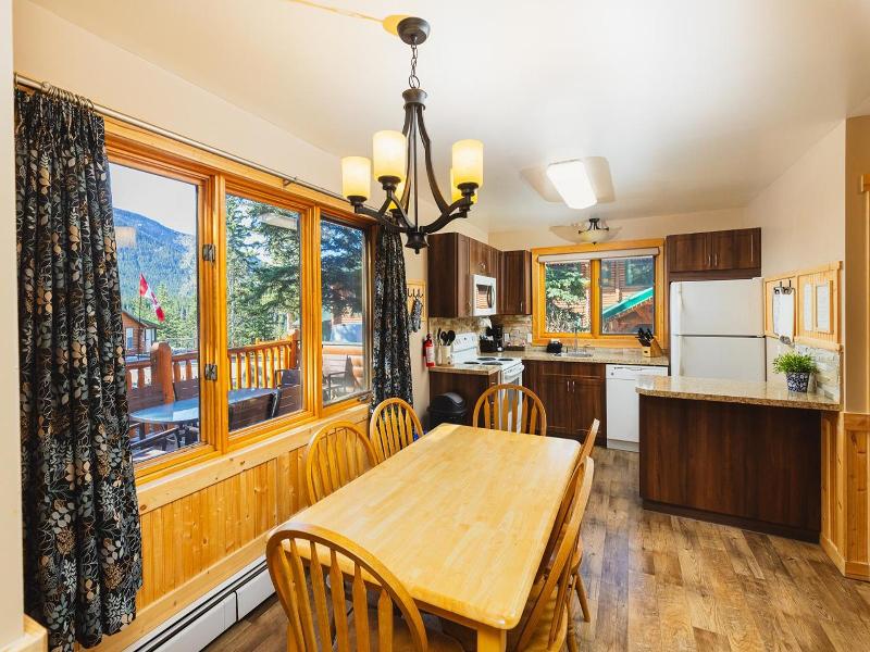 Overlander Mountain Lodge image