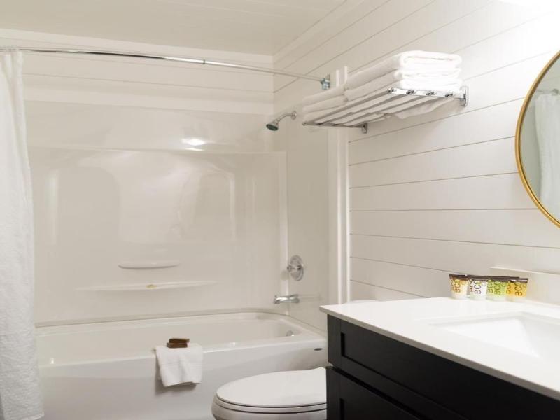 Overlander Mountain Lodge image