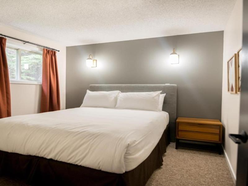 Overlander Mountain Lodge image