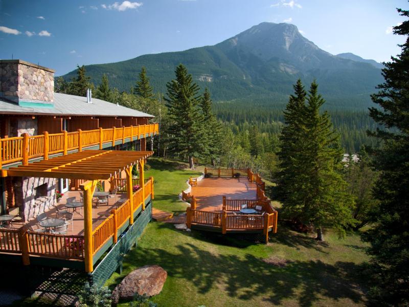 Overlander Mountain Lodge image