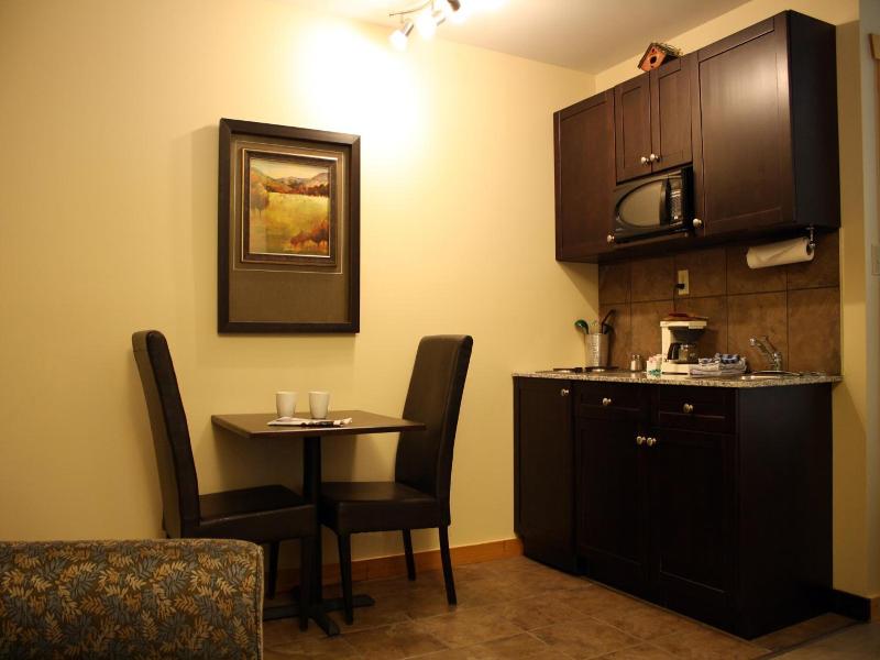 Overlander Mountain Lodge image