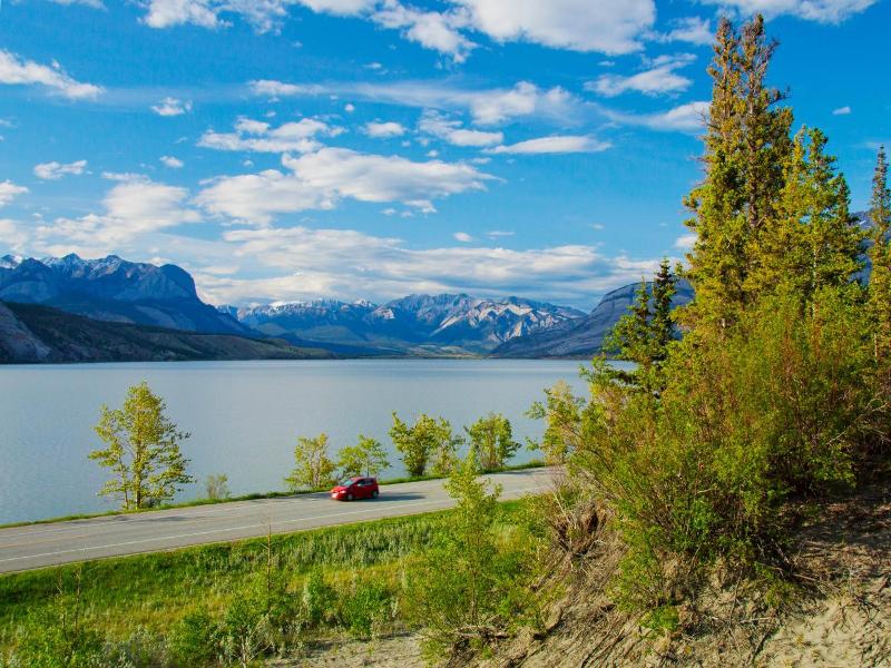 Overlander Mountain Lodge image