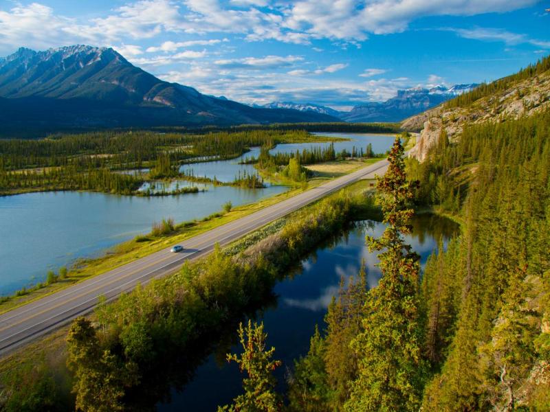 Overlander Mountain Lodge image