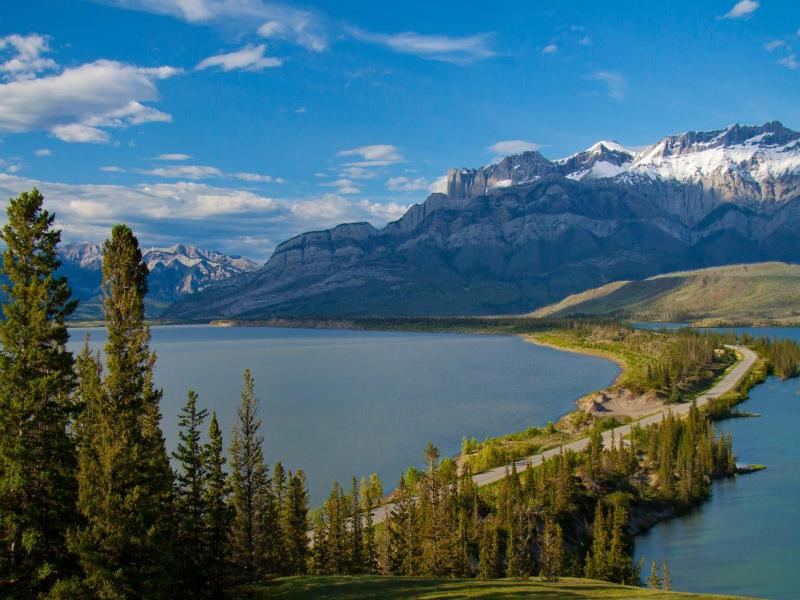 Overlander Mountain Lodge image