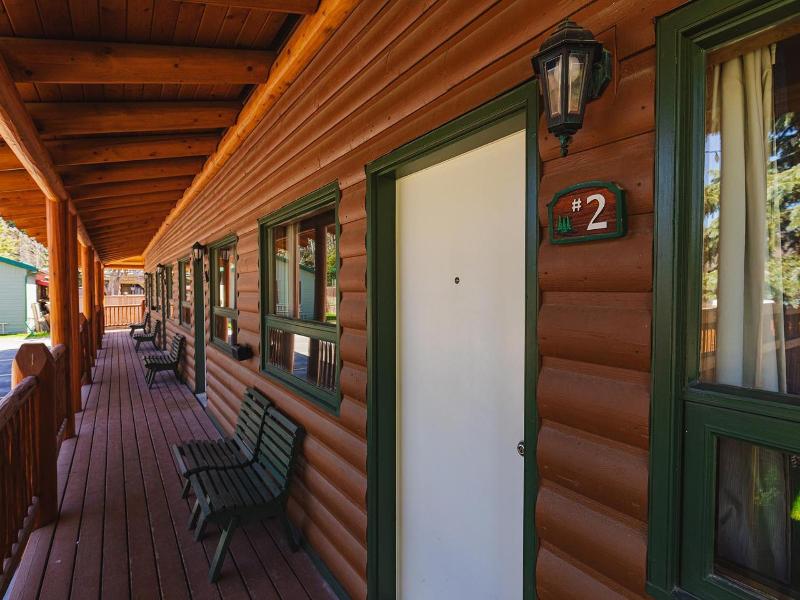 Overlander Mountain Lodge image